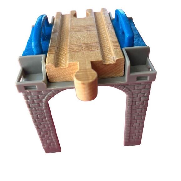 Thomas & Friends Wooden Train Stacking Riser - Picture 5 of 8